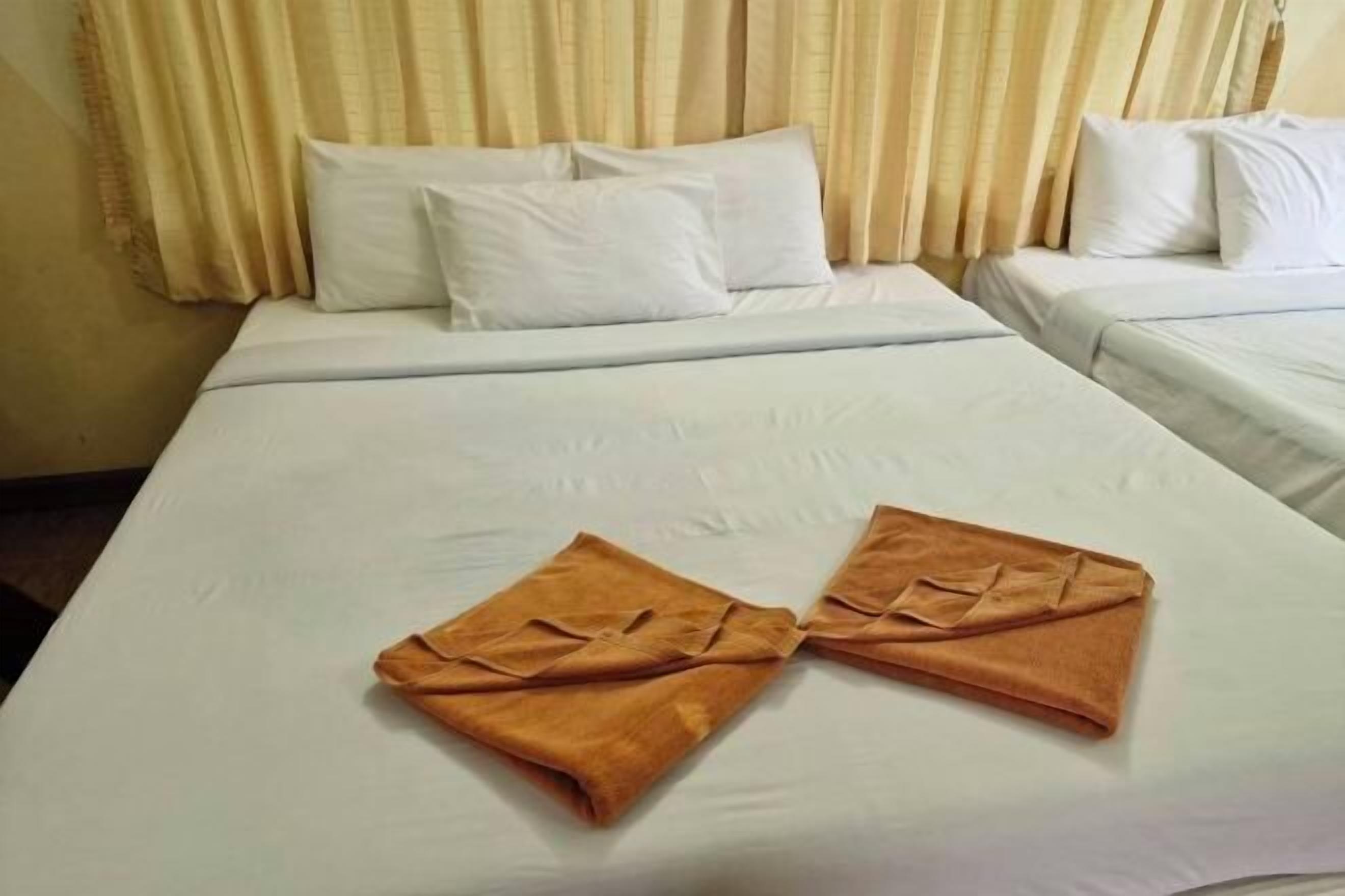 Bureau, rideaux occultants, fer et planche à repasser, Wi-Fi gratuit