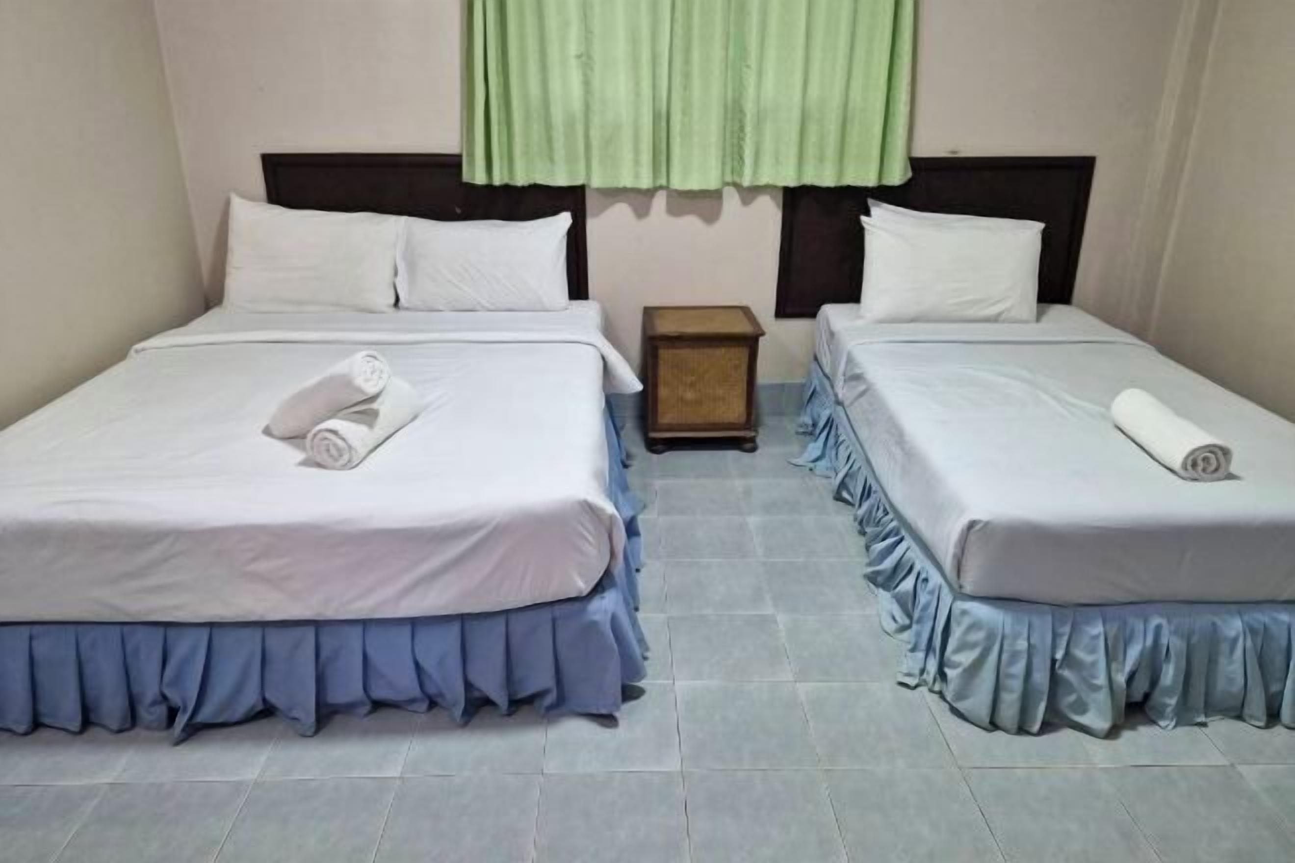 Bureau, rideaux occultants, fer et planche à repasser, Wi-Fi gratuit