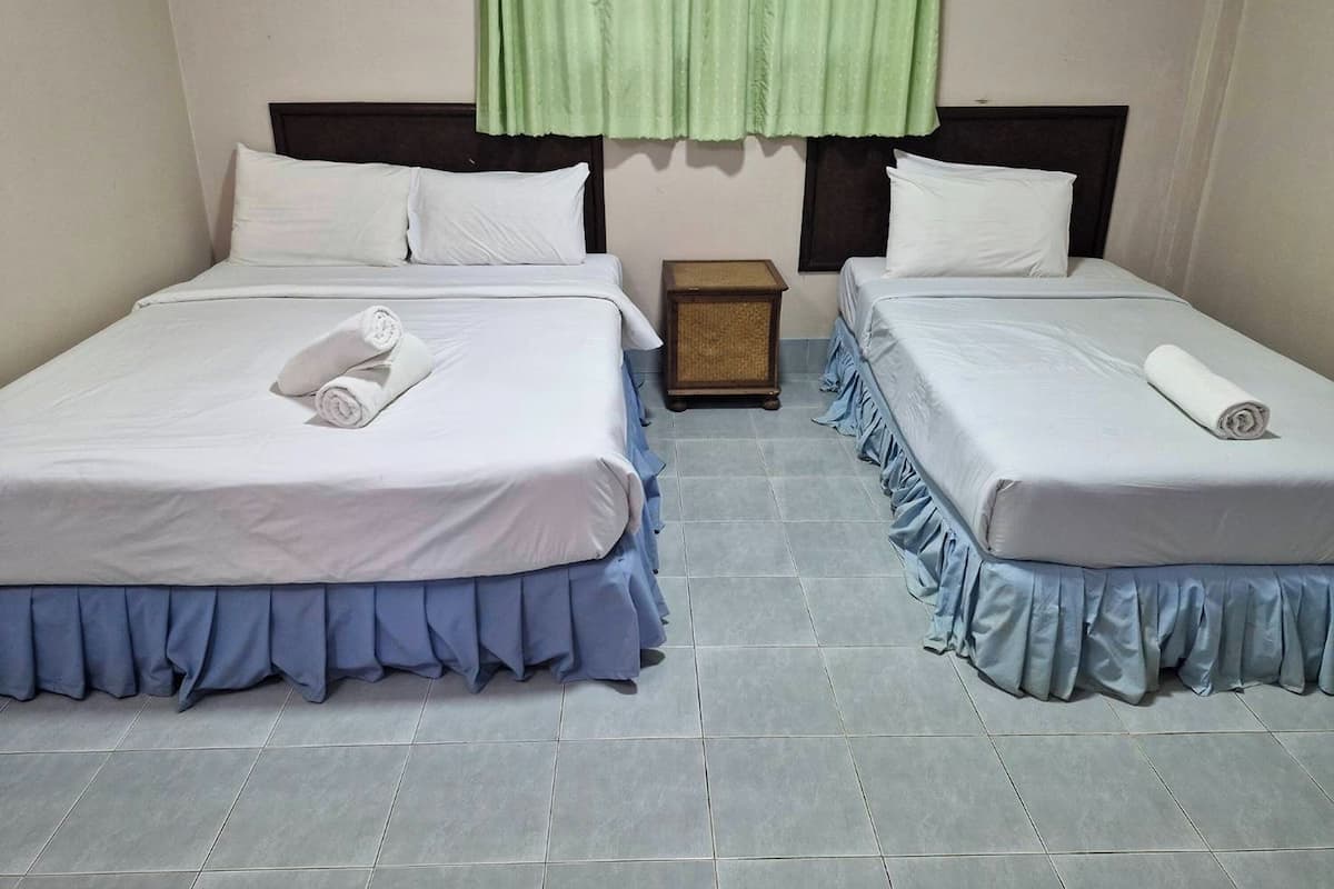 Standard Triple Room Garden View 1 | 책상, 암막 커튼, 다리미/다리미판, 무료 WiFi