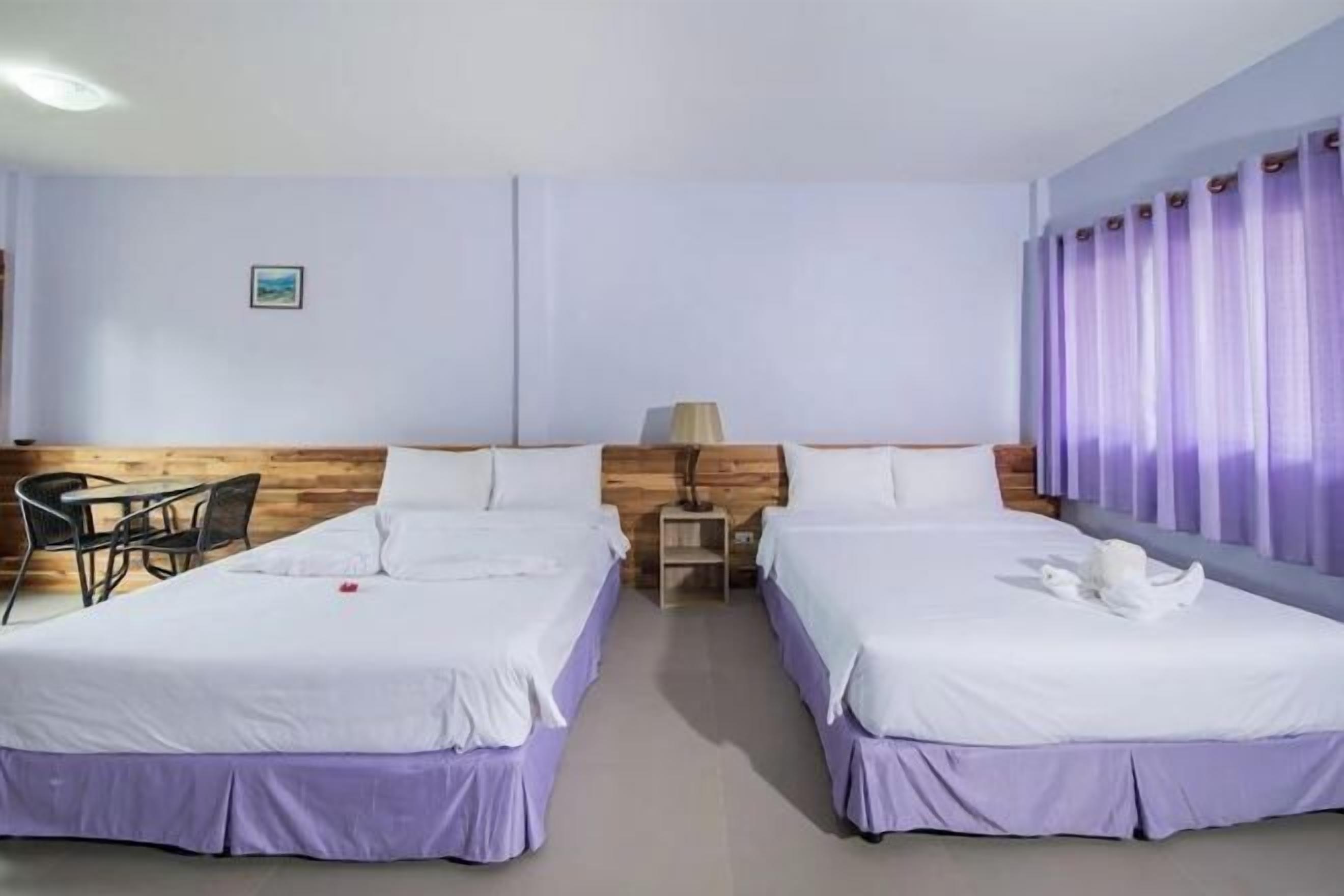 Bureau, rideaux occultants, fer et planche à repasser, Wi-Fi gratuit