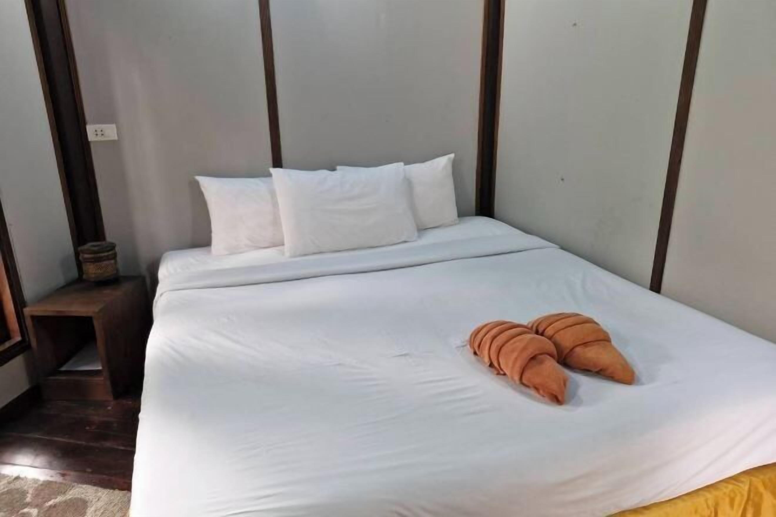 Bureau, rideaux occultants, fer et planche à repasser, Wi-Fi gratuit