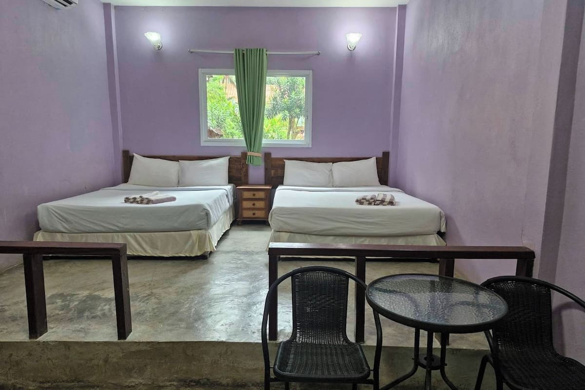 Standard Quadruple Room River View | Bureau, rideaux occultants, fer et planche Ă repasser, Wi-Fi gratuit
