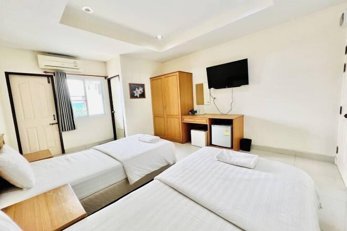Desk, WiFi (free), bed sheets