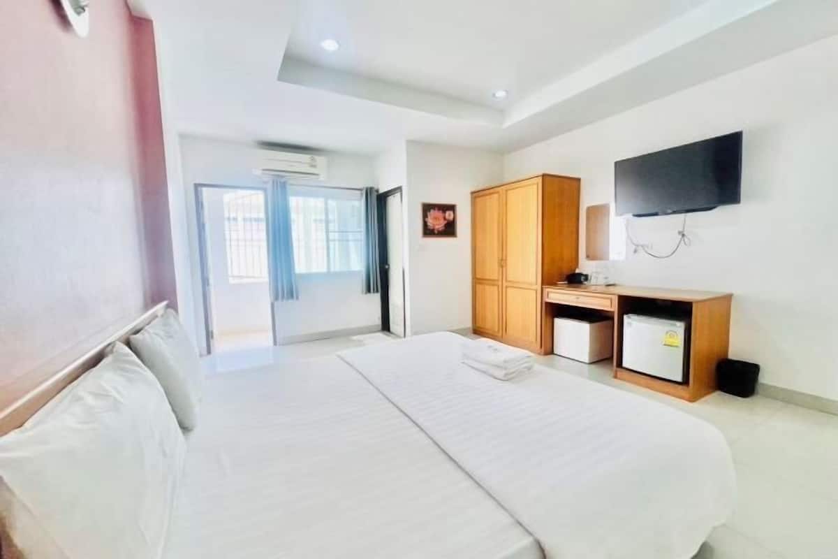 Desk, free WiFi, bed sheets