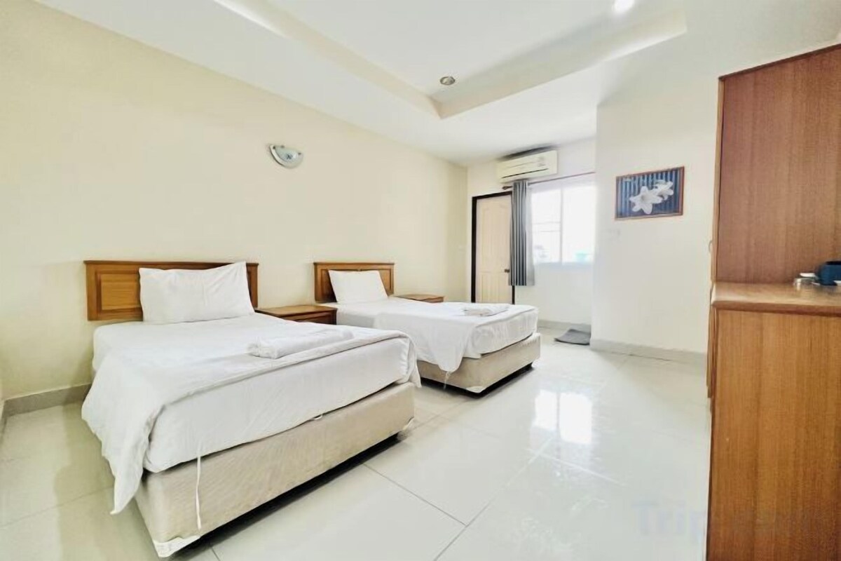 Desk, WiFi (free), bed sheets