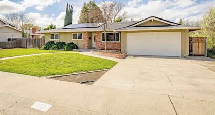 4-bedroom house w/4th room as private separate suite w/POOL