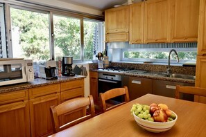 Fridge, microwave, oven, stovetop - Villa Occhiata – Stunning Sea View Villa on Elba Island (Scaglieri)