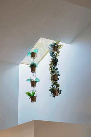 Interior - Secluded Oceanfront - Upstairs (Tofino)