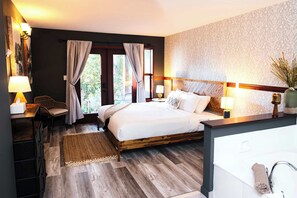 1 bedroom, WiFi, bed sheets - Tofino Oceanfront Hotel Suite (Tofino)