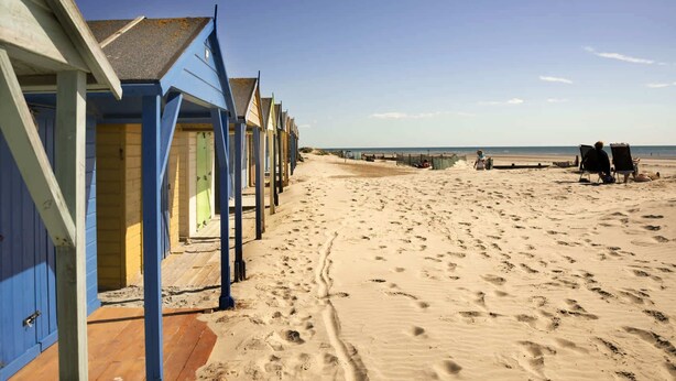 Beach - Romantic Countryside Lodge with Hot Tub (South Mundham)