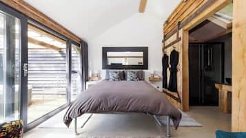 5 bedrooms, iron/ironing board, travel crib, WiFi