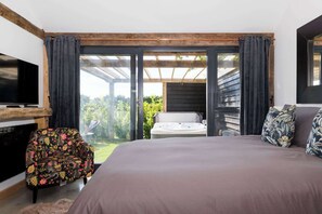 5 habitaciones, tabla de planchar con plancha, cuna de viaje y wifi 