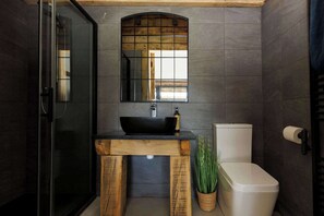 Shower, towels
