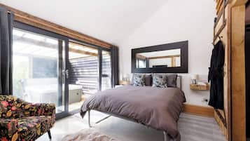 1 bedroom, iron/ironing board, travel crib, WiFi