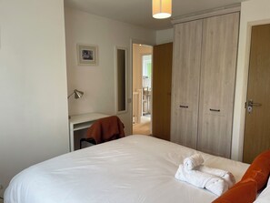 2 bedrooms, desk, iron/ironing board, free WiFi