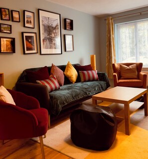 Smart TV, books, stereo