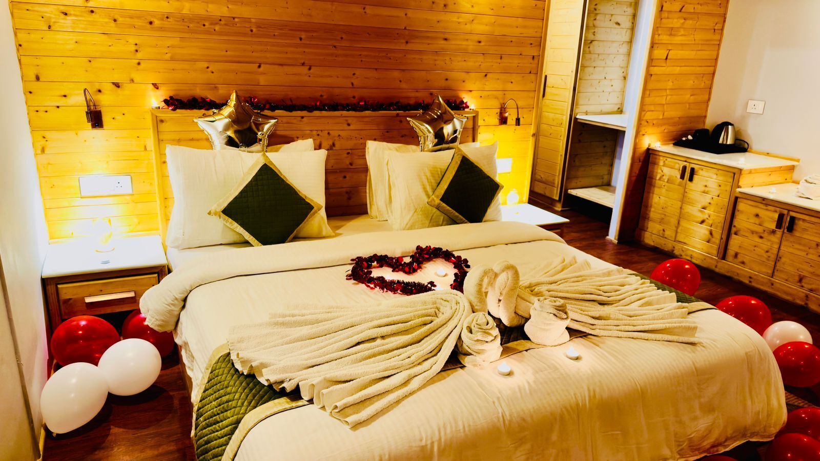 Luxury Cottage, Balcony, Mountain View | Premium bedding, memory-foam beds, desk, laptop workspace