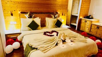 Luxury Cottage, Balcony, Mountain View | Premium bedding, memory-foam beds, desk, laptop workspace