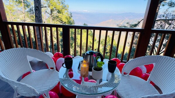 Luxury Cottage, Balcony, Mountain View | Balcony