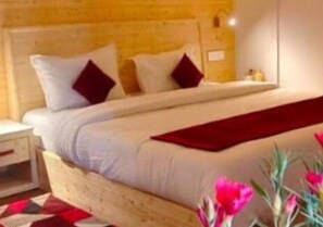 Deluxe Room | Premium bedding, memory foam beds, desk, laptop workspace