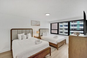 2 habitaciones, tabla de planchar con plancha y cuna de viaje 