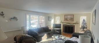 Charming 3-bedroom house in fabulous Harwich 1 mile from Red River Beach