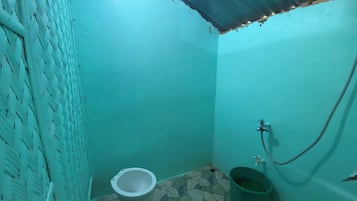 스탠다드 코티지, 발코니, 바다 전망 | 욕실 | 샤워 시설, 레인폴 샤워기, 친환경 세면용품, 비데