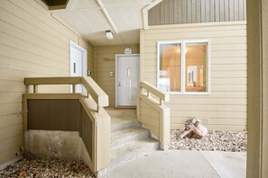 Interior - Greenview Condo, C4 -Charming Condo in Kahler Glen (Leavenworth)