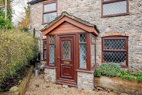 Cosy Cottage nr The Cotswolds, Private Parking