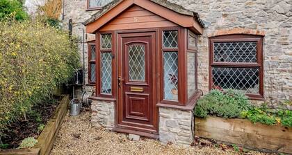 Cosy Cottage nr The Cotswolds, Private Parking