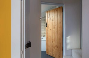 Interior - Cosy Cottage nr The Cotswolds, Private Parking (Charfield)