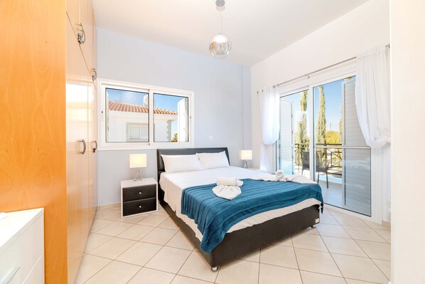 3 bedrooms, in-room safe, iron/ironing board, free WiFi