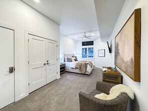 2 عدّة غرف نوم ومكتب وسرير سفر وواي فاي مجانًا