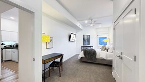 2 bedrooms, desk, travel cot, free WiFi - Modern Deer Valley Ski Condo at Powder Run•Fireplace•Hot Tub•Ski Locker•Views (Park City)