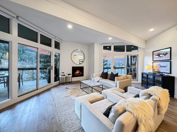 تلفزيون ذكي، مدفأة، كُتُب