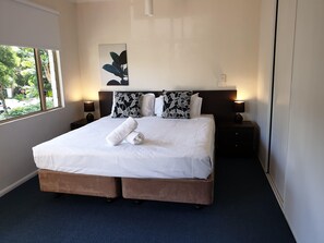3 bedrooms, iron/ironing board, WiFi, bed sheets