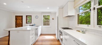 Comfortable 3-Bed Haven Near Canberra Attractions