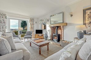 テレビ、暖炉、書斎 / ワークスペース