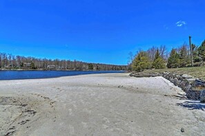 Beach - Lake Front | 5 Bedroom | Fire Pit | Pet Friendly (Tobyhanna)
