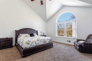 5 bedrooms, iron/ironing board, WiFi, bed sheets