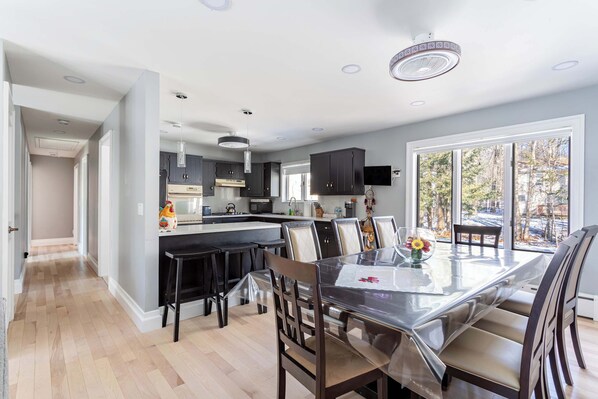 Dining - The Woodland Escape | Pool Table | Fire Pit | 4 BD (Tobyhanna)