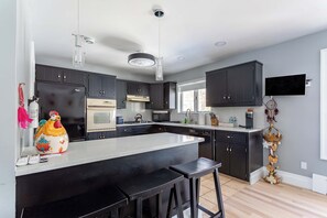 Fridge, microwave, oven, stovetop - The Woodland Escape | Pool Table | Fire Pit | 4 BD (Tobyhanna)