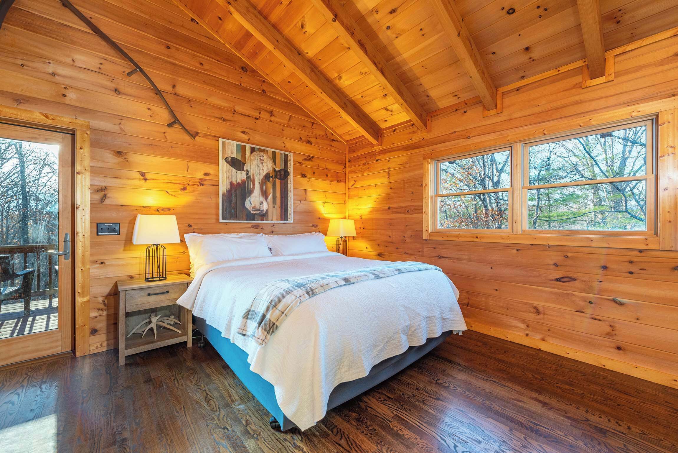 4 bedrooms, desk, iron/ironing board, travel crib