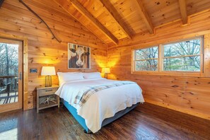 4 多间卧室、办公桌、熨斗/熨衣板、旅行婴儿床