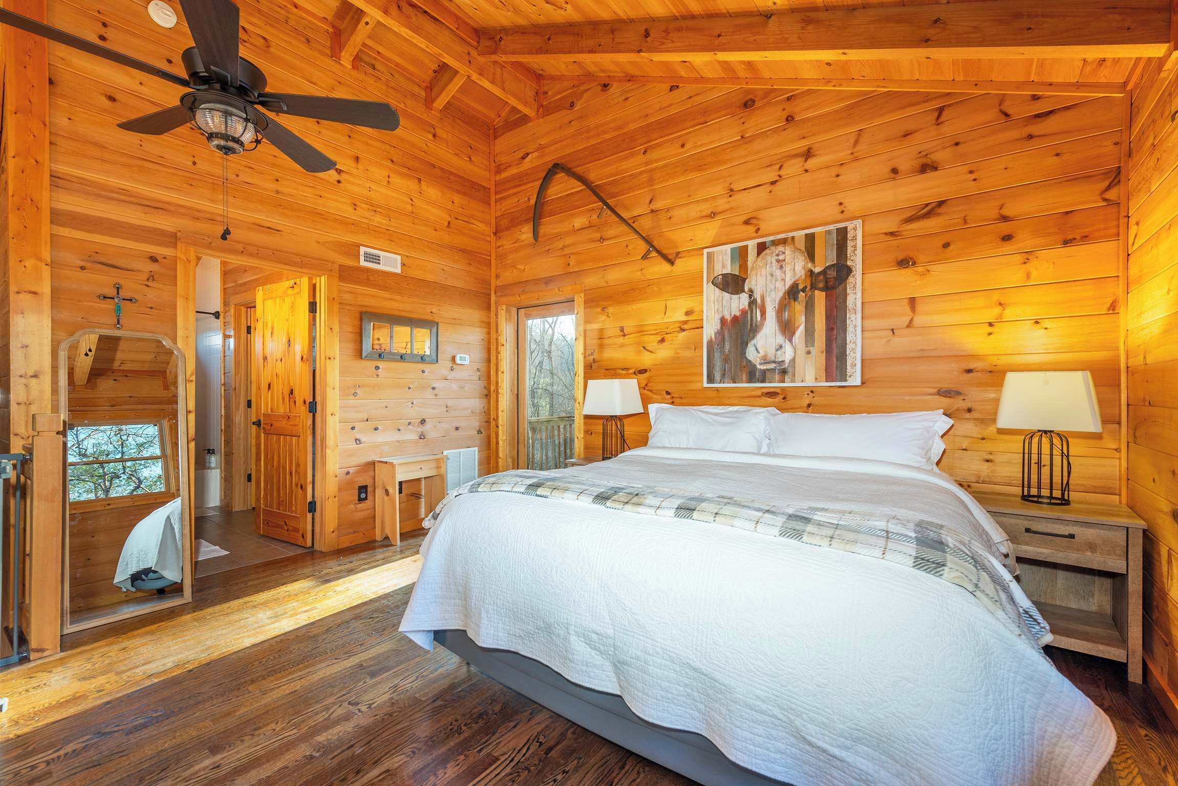 4 多间卧室、办公桌、熨斗/熨衣板、旅行婴儿床