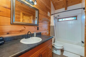 Douche, sèche-cheveux, serviettes fournies