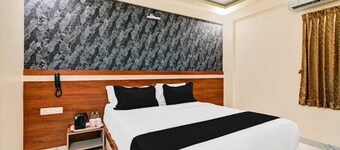 Hotel Karnataka Suites