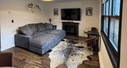 Cozy 2-bedroom apartment in the heart of Bozeman. Just minutes from downtown.
