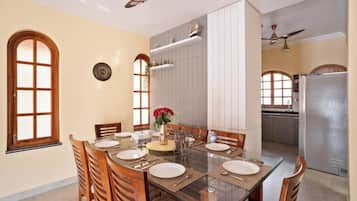 Villa | Dining room