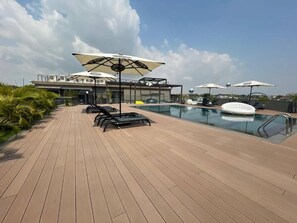 Pool - Diamond in The City, One-Bedroom Apartment (Accra)